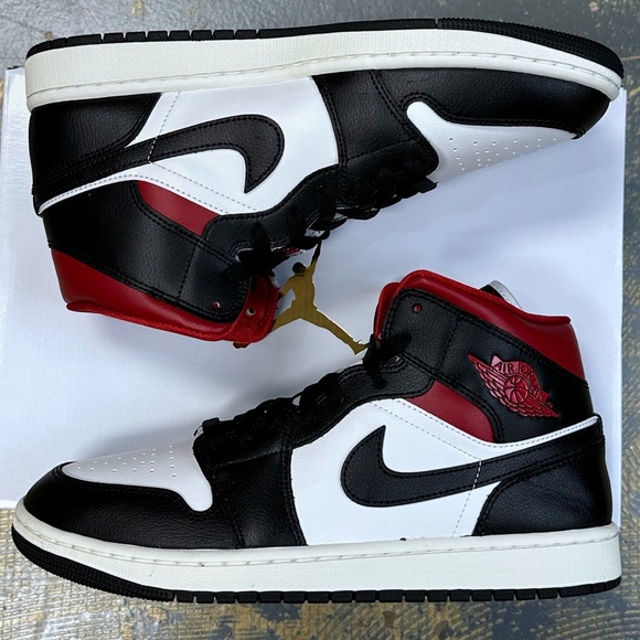 Air Jordan Mid Retro Alternate Chicago BQ6472 061 WMNS Bred Toe
